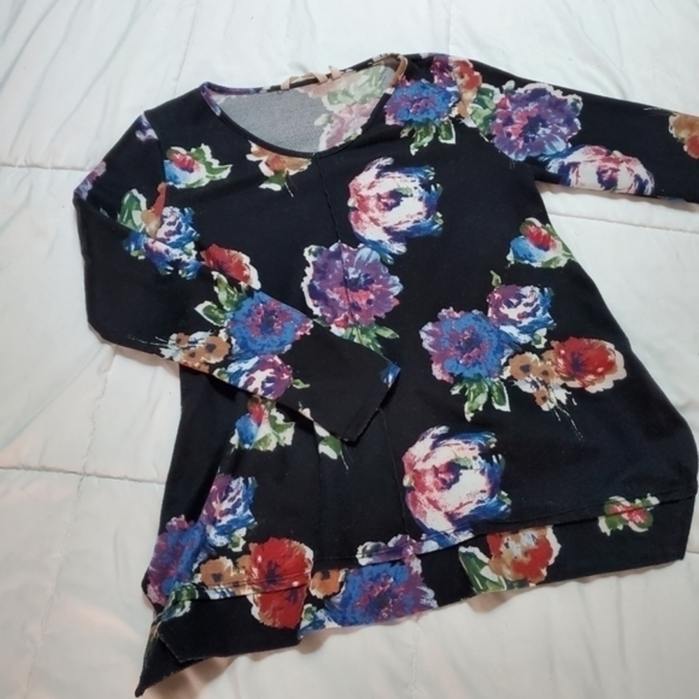 Women's Soft Surroundings top. Medium. Flowers. Like new. Long sleeve. - Picture 8 of 8